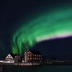 Fast Henningsvær