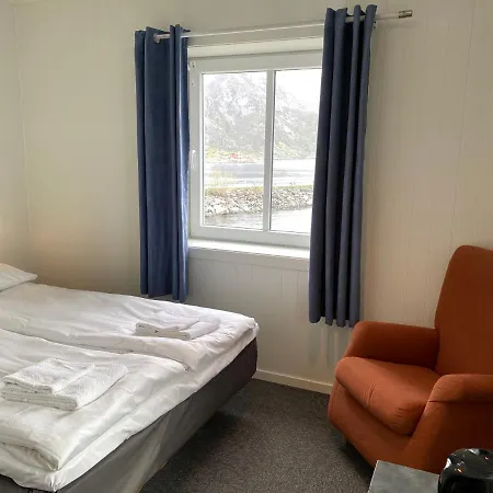 Fast 3* Henningsvær