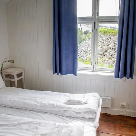 Fast 3* Henningsvær