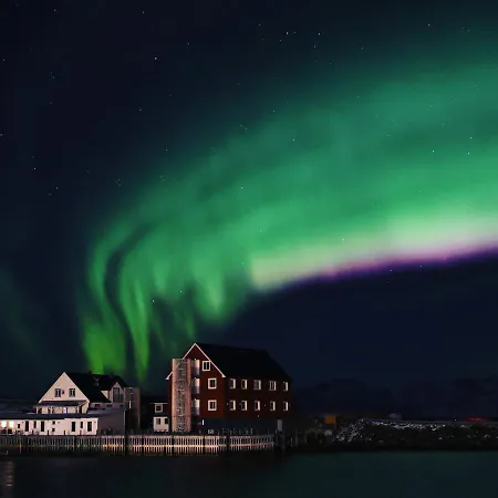 Fast Henningsvær